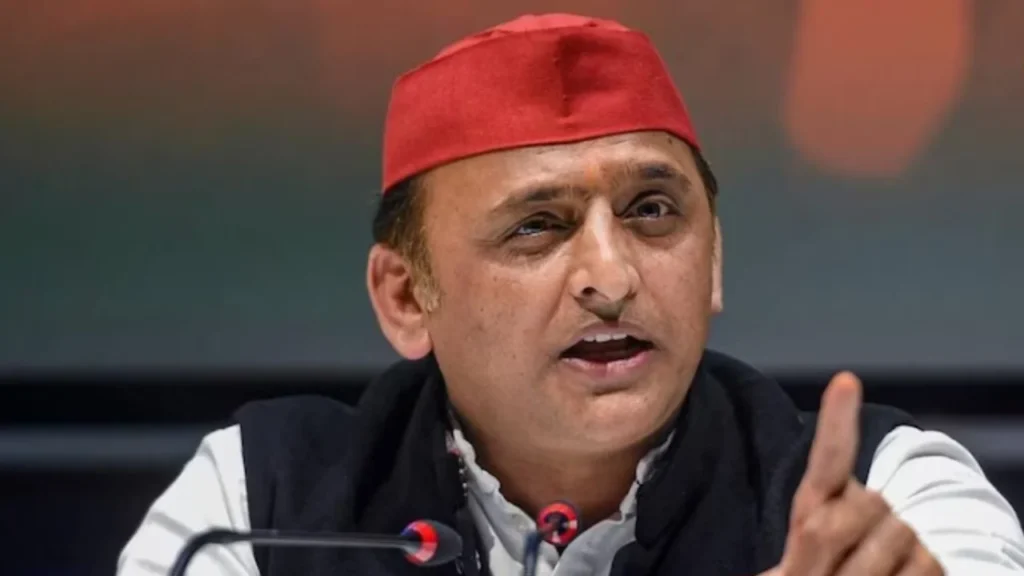 Akhilesh Yadav: EC पर आरोप: 'सरकारें असंवैधानिक'