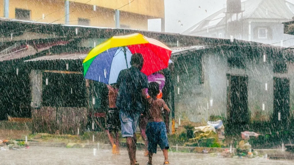 Delhi-NCR Weather: IMD का बारिश और आंधी-बिजली का अलर्ट, जानिए तापमान