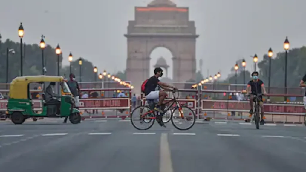 Delhi Weather: आज मौसम साफ, तापमान 36°C तक, जानें अपडेट
